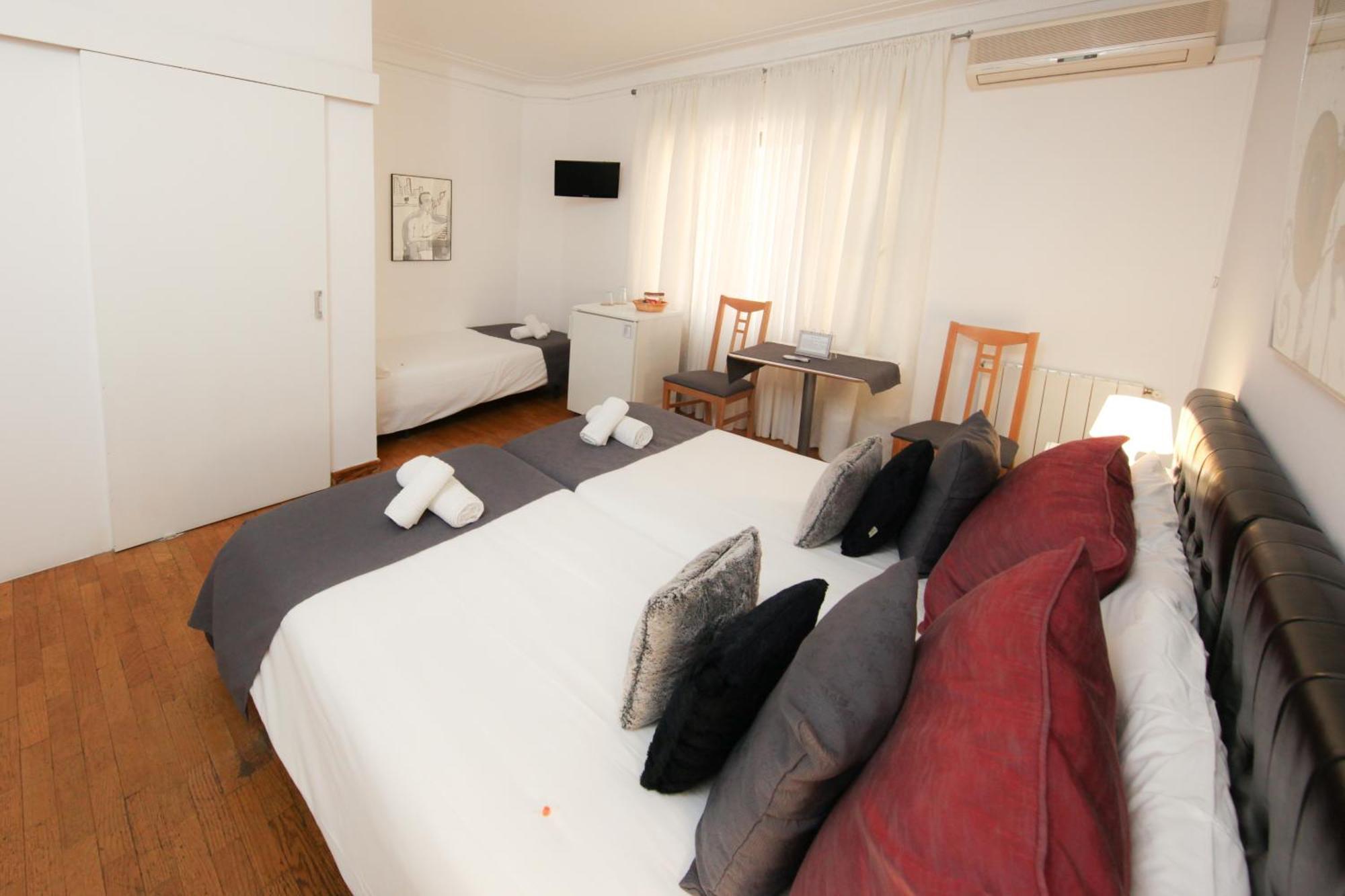 Petit Hotel บาร์เซโลนา ภายนอก รูปภาพ