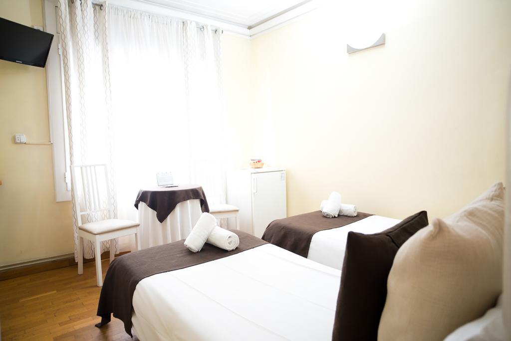 Petit Hotel บาร์เซโลนา ภายนอก รูปภาพ