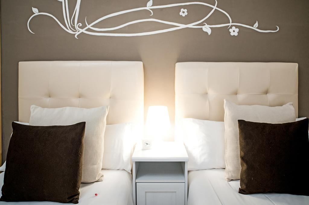 Petit Hotel บาร์เซโลนา ภายนอก รูปภาพ